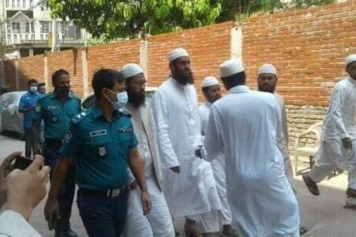 হেফাজত নেতা মামুনুল হক মোহাম্মদপুরে গ্রেপ্তার